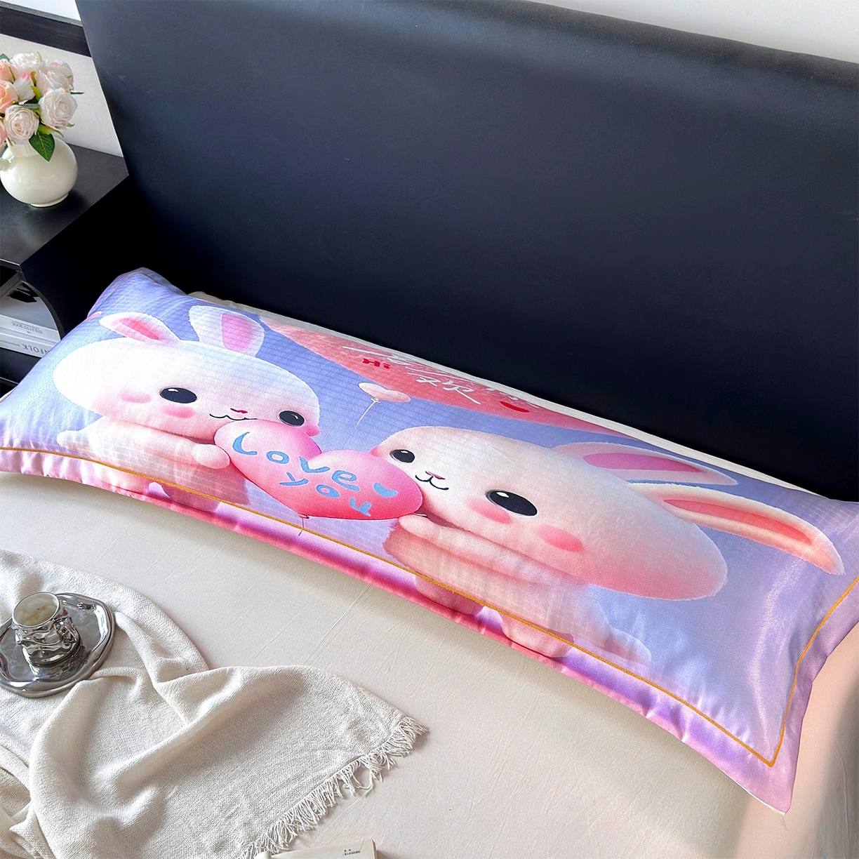 91家纺网 家纺一手货源 找家纺 乐居家纺 2025新款凉感高密冰丝双人印花枕套+内芯 萌萌兔