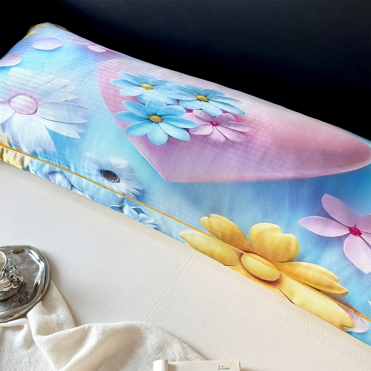 91家纺网 家纺一手货源 找家纺 乐居家纺 2025新款凉感高密冰丝双人印花枕套+内芯 倾心