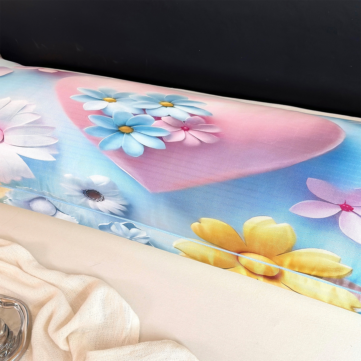 91家纺网 家纺一手货源 找家纺 乐居家纺 2025新款凉感高密冰丝双人印花枕套+内芯 倾心