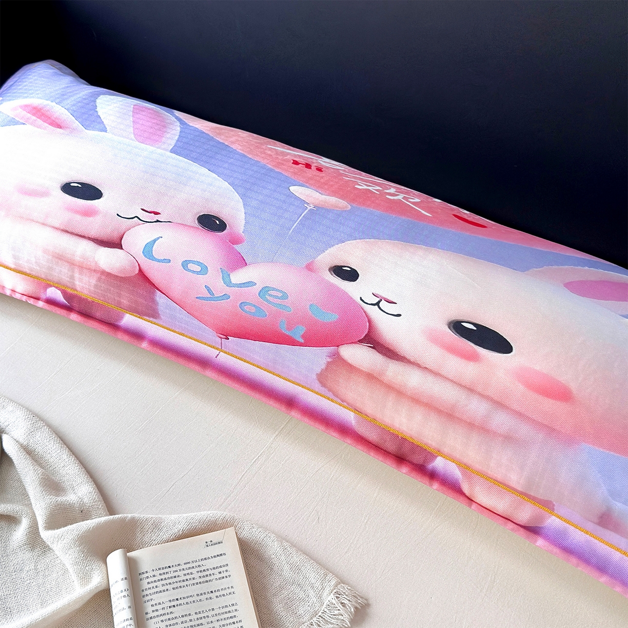 91家纺网 家纺一手货源 找家纺 乐居家纺 2025新款凉感高密冰丝双人印花枕套+内芯 萌萌兔