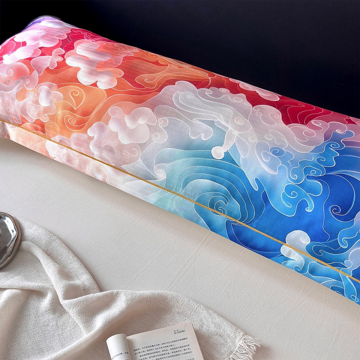 91家纺网 家纺一手货源 找家纺 乐居家纺 2025新款凉感高密冰丝双人印花枕套+内芯 幻彩