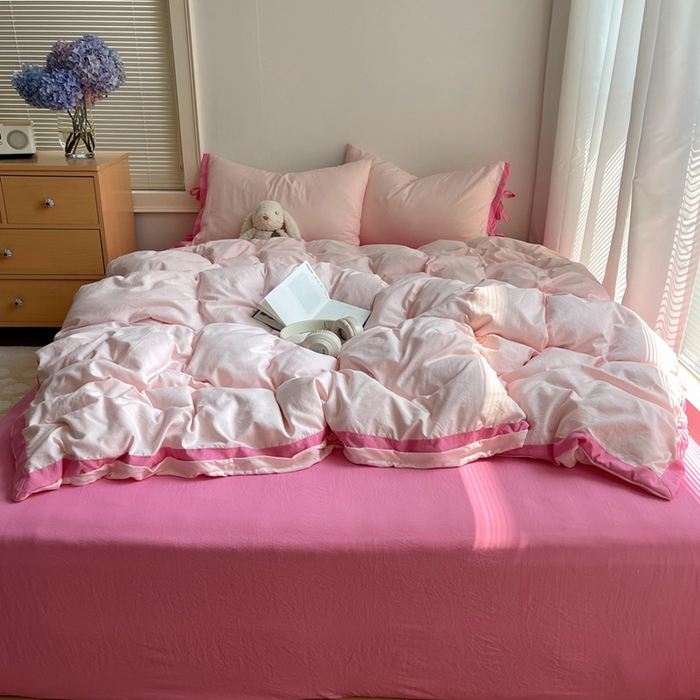 91家纺网 家纺一手货源 找家纺 轻奢坊 2025新款水洗棉纯色撞色包边绑带款四件套 蜜桃粉