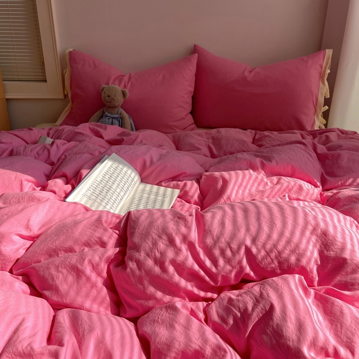 91家纺网 家纺一手货源 找家纺 轻奢坊 2025新款水洗棉纯色撞色包边绑带款四件套 果莓红