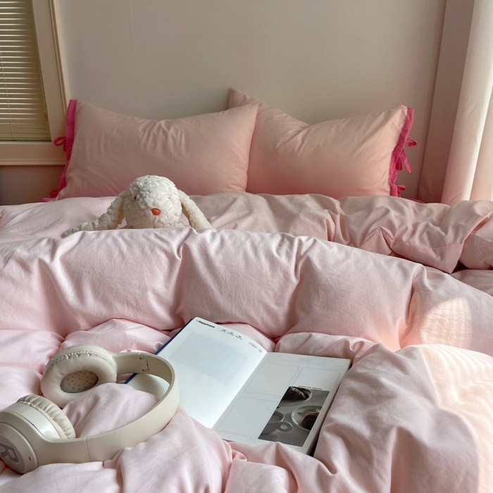 91家纺网 家纺一手货源 找家纺 轻奢坊 2025新款水洗棉纯色撞色包边绑带款四件套 蜜桃粉