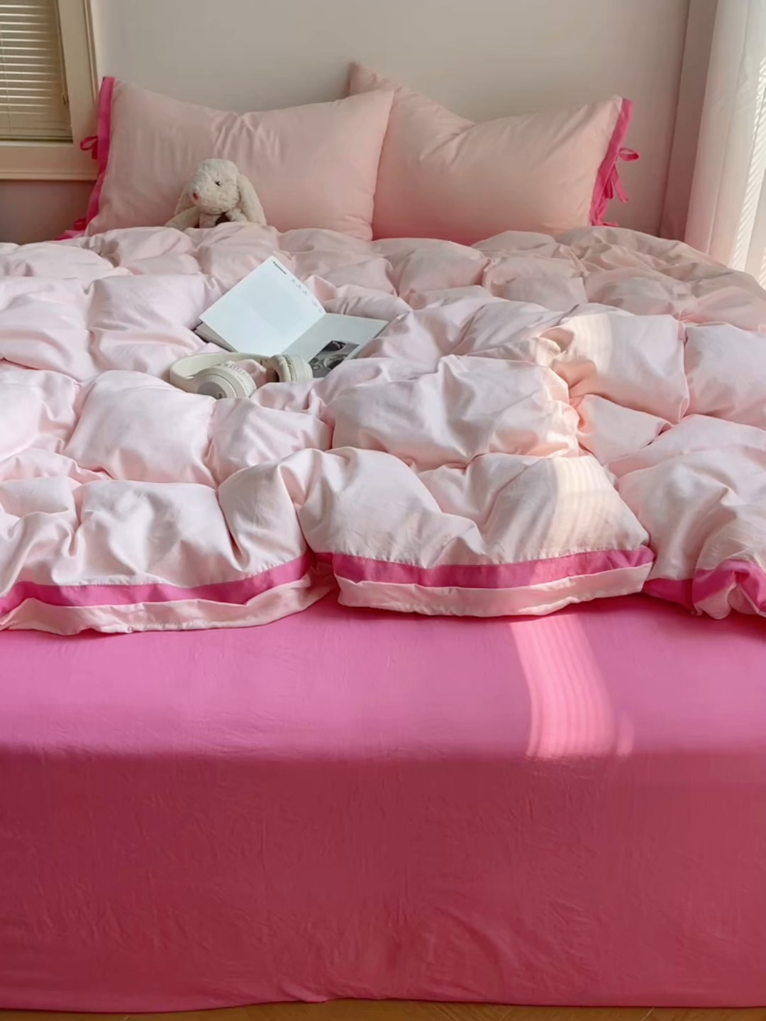 91家纺网 家纺一手货源 找家纺 轻奢坊 2025新款水洗棉纯色撞色包边绑带款四件套 蜜桃粉