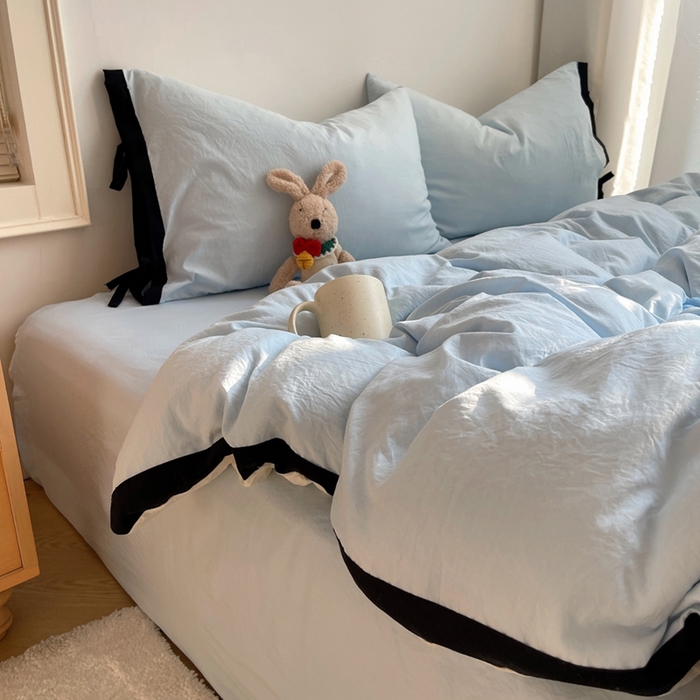 91家纺网 家纺一手货源 找家纺 轻奢坊 2025新款水洗棉纯色撞色包边绑带款四件套 晴空蓝