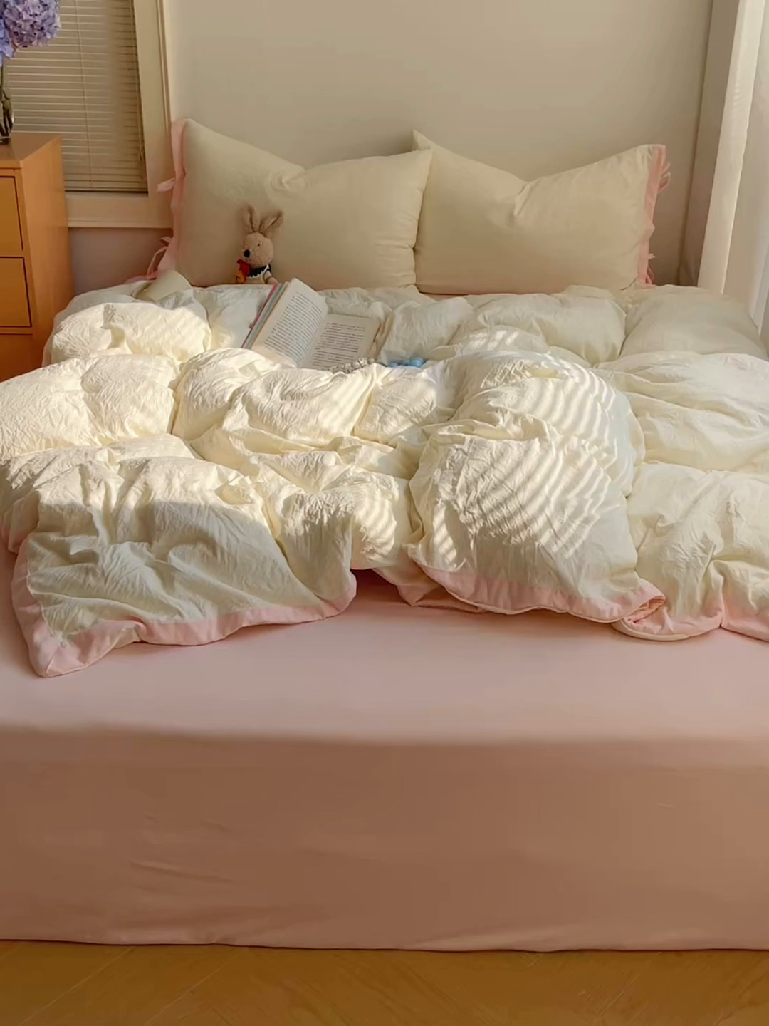 91家纺网 家纺一手货源 找家纺 轻奢坊 2025新款水洗棉纯色撞色包边绑带款四件套 芝士白