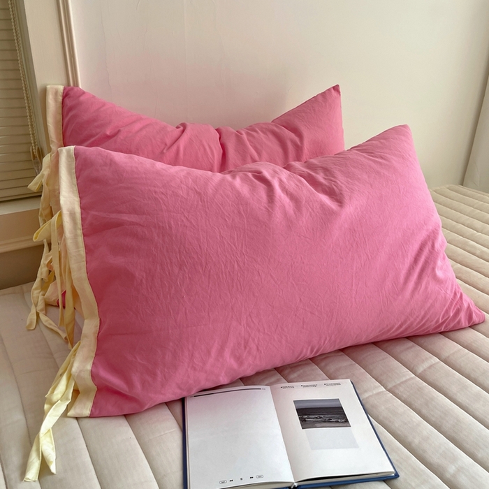 91家纺网 家纺一手货源 找家纺 轻奢坊 2025新款水洗棉纯色撞色包边绑带款单品枕套枕套单件 单枕套果莓红