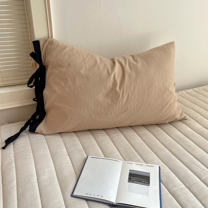 91家纺网 家纺一手货源 找家纺 轻奢坊 2025新款水洗棉纯色撞色包边绑带款单品枕套枕套单件 单枕套胡桃棕