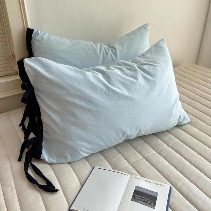 91家纺网 家纺一手货源 找家纺 轻奢坊 2025新款水洗棉纯色撞色包边绑带款单品枕套枕套单件 单枕套晴空蓝