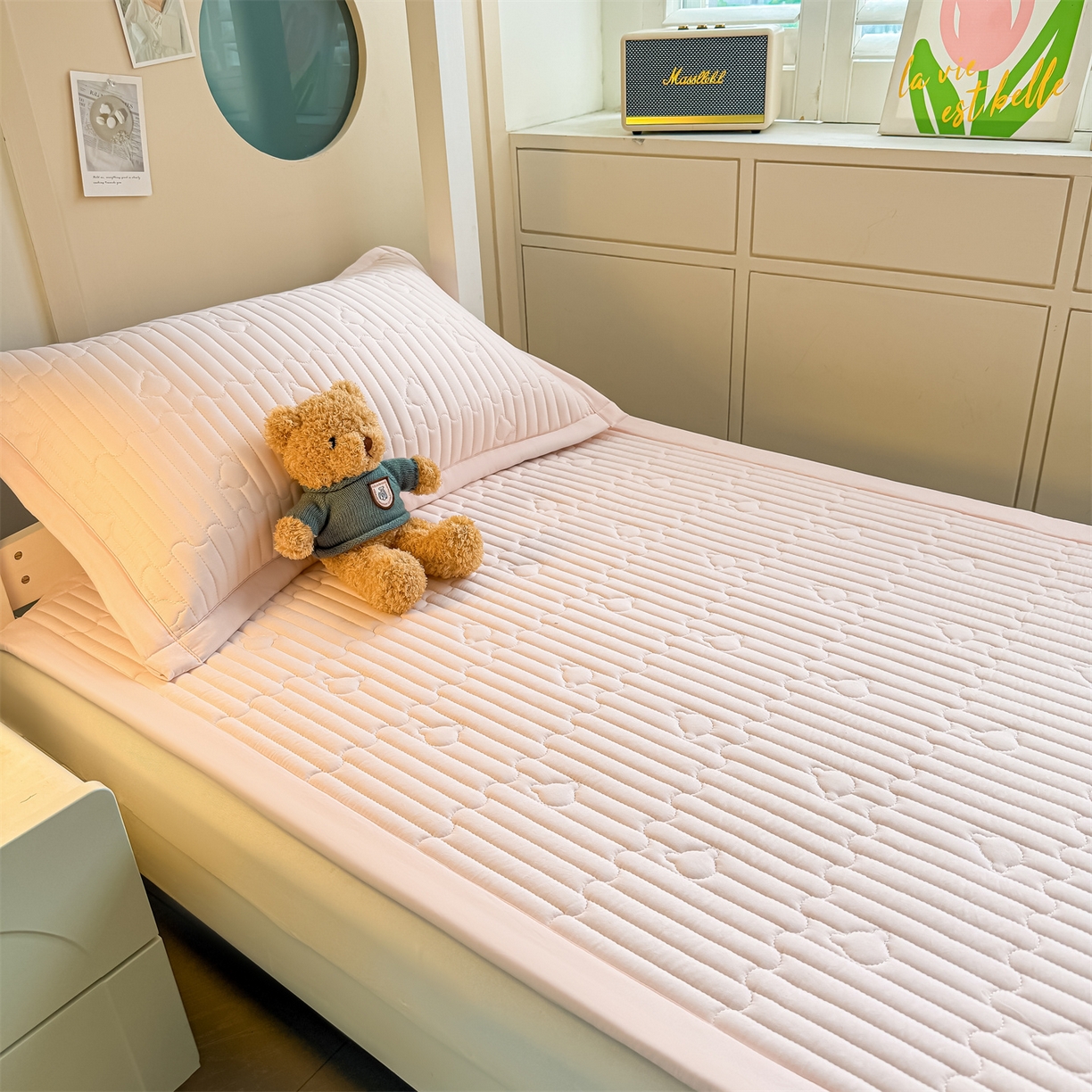 91家纺网 家纺一手货源 找家纺 雯豆家纺 2025新款学生宿舍夹棉床褥薄垫子上下铺床单人床护垫 爱心熊-床褥款密合粉