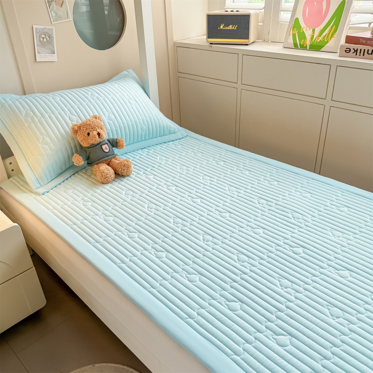 91家纺网 家纺一手货源 找家纺 雯豆家纺 2025新款学生宿舍夹棉床褥薄垫子上下铺床单人床护垫 爱心熊-床褥款淡水蓝