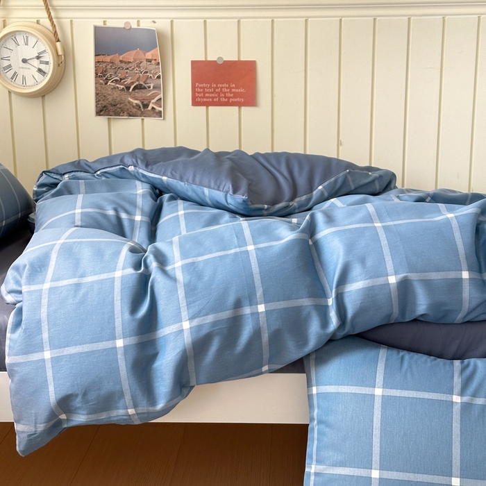 91家纺网 家纺一手货源 找家纺 曼之夏 2025新款全棉拼色纯色宿舍学生三件套 蓝格