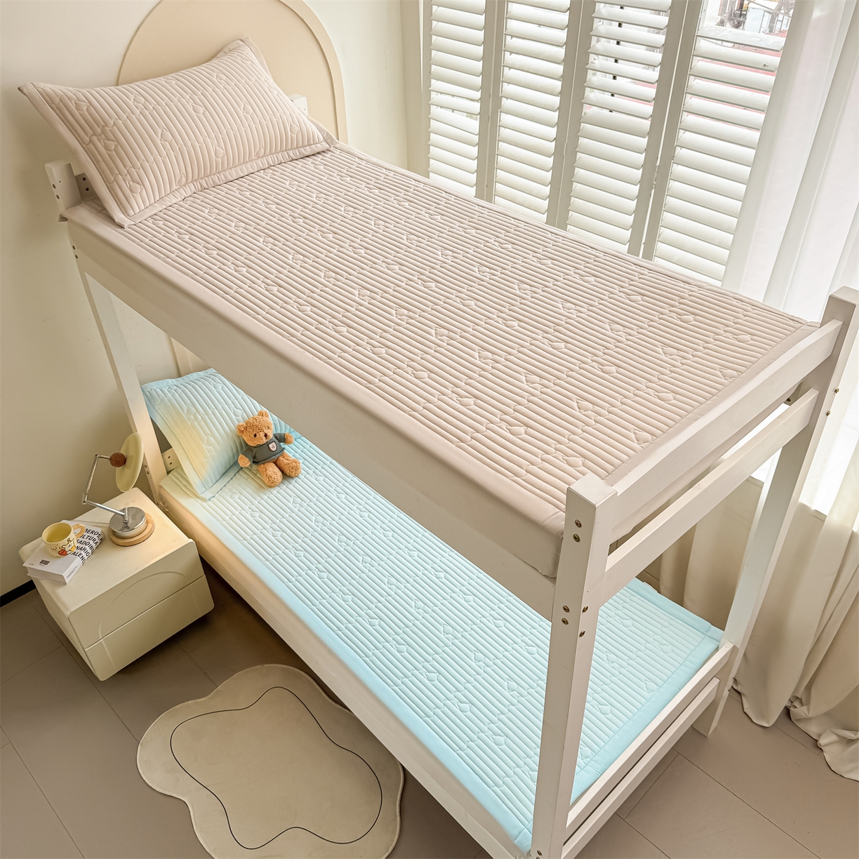 91家纺网 家纺一手货源 找家纺 雯豆家纺 2025新款学生宿舍夹棉床褥薄垫子上下铺床单人床护垫 爱心熊-床褥款淡水蓝