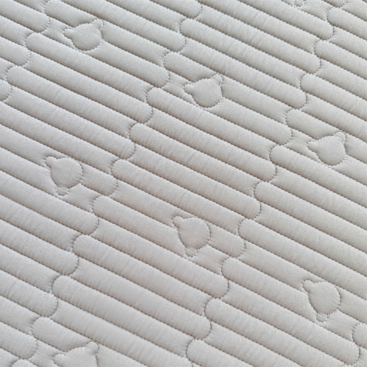 91家纺网 家纺一手货源 找家纺 雯豆家纺 2025新款学生宿舍夹棉床褥薄垫子上下铺床单人床护垫 爱心熊-床褥款暮云灰