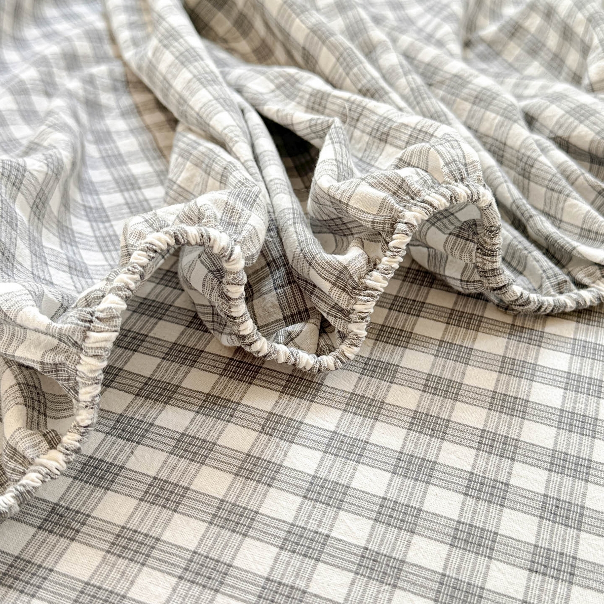 91家纺网 家纺一手货源 找家纺 乐美家纺 2025秋冬新款全棉色织水洗棉床笠三件套系列 熊嘟嘟