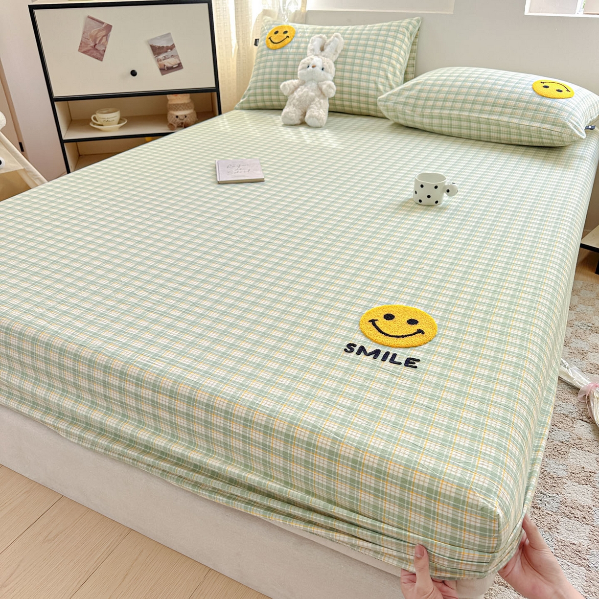 91家纺网 家纺一手货源 找家纺 乐美家纺 2025秋冬新款全棉色织水洗棉床笠三件套系列 微笑