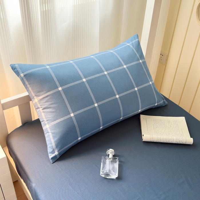 91家纺网 家纺一手货源 找家纺 曼之夏 2025新款全棉拼色纯色宿舍学生三件套 蓝格