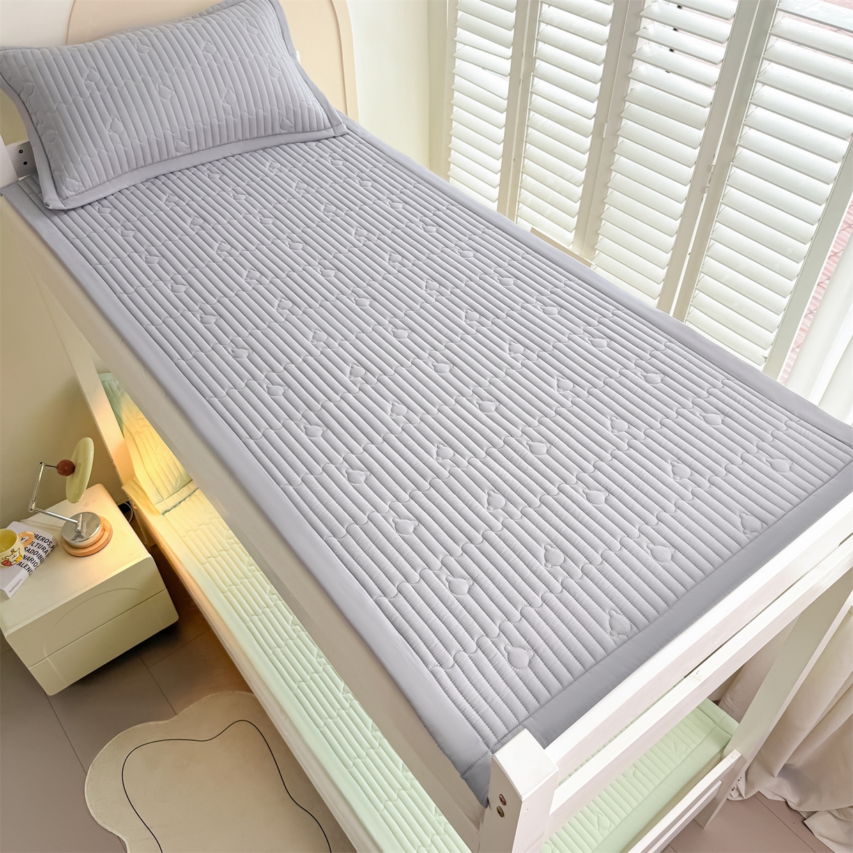 91家纺网 家纺一手货源 找家纺 雯豆家纺 2025新款学生宿舍夹棉床褥薄垫子上下铺床单人床护垫 爱心熊-床褥款清雅绿