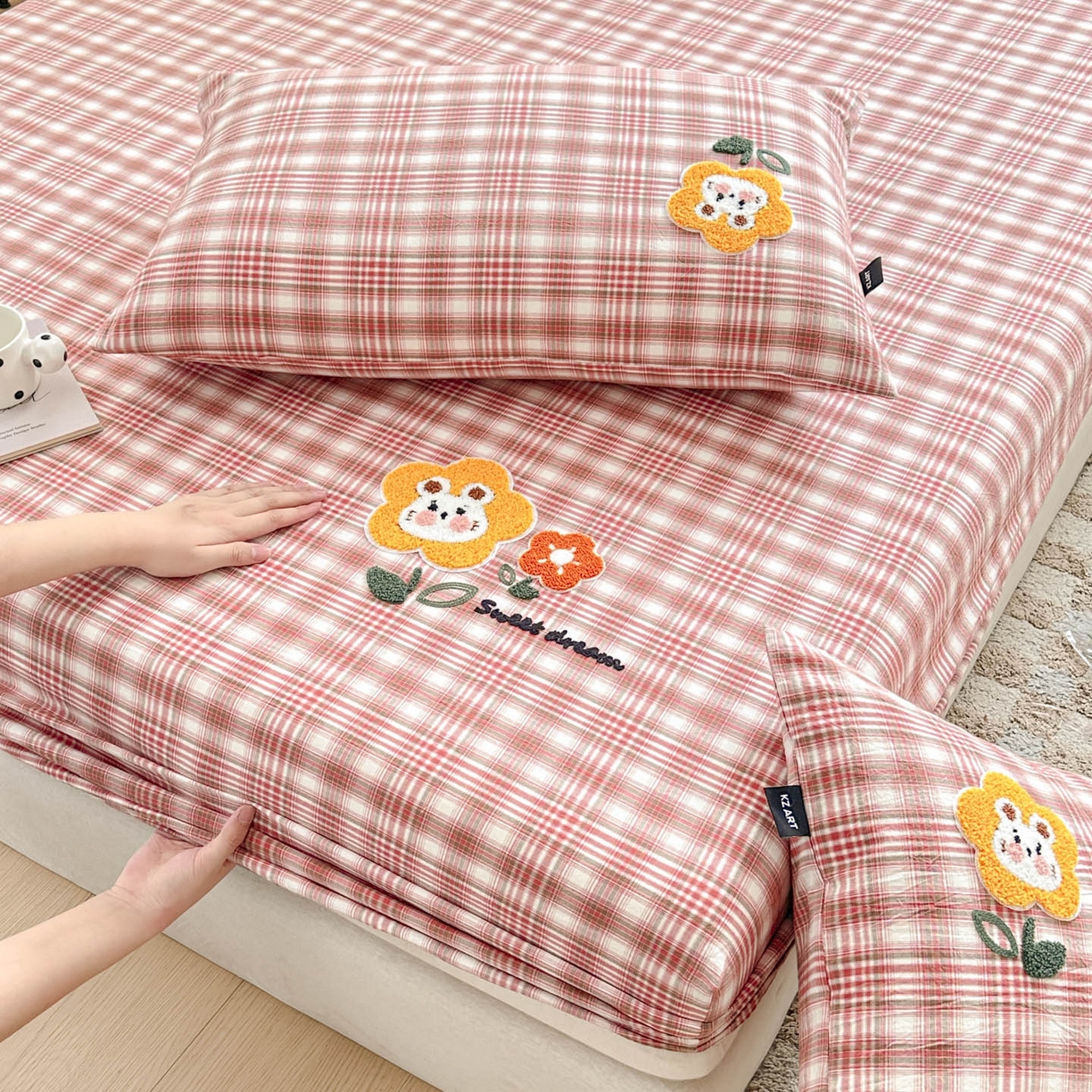 91家纺网 家纺一手货源 找家纺 乐美家纺 2025秋冬新款全棉色织水洗棉床笠三件套系列 兔兔花