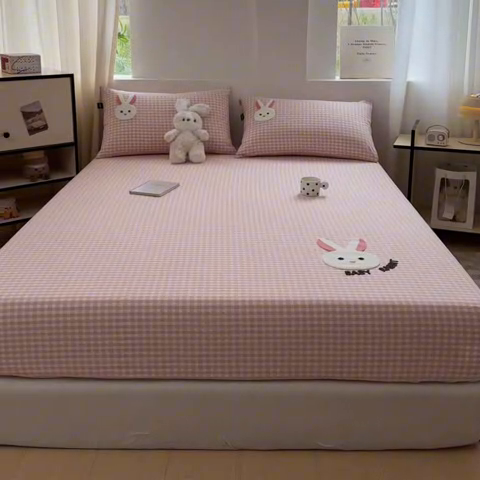 91家纺网 家纺一手货源 找家纺 乐美家纺 2025秋冬新款全棉色织水洗棉床笠三件套系列 甜甜兔