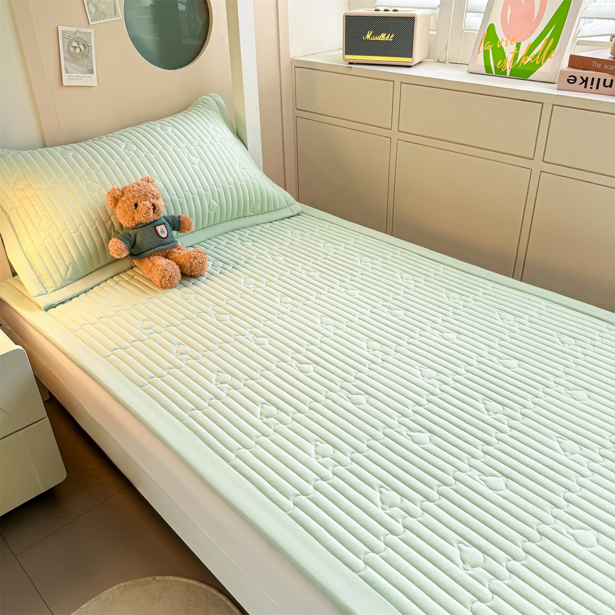 91家纺网 家纺一手货源 找家纺 雯豆家纺 2025新款学生宿舍夹棉床褥薄垫子上下铺床单人床护垫 爱心熊-床褥款清雅绿