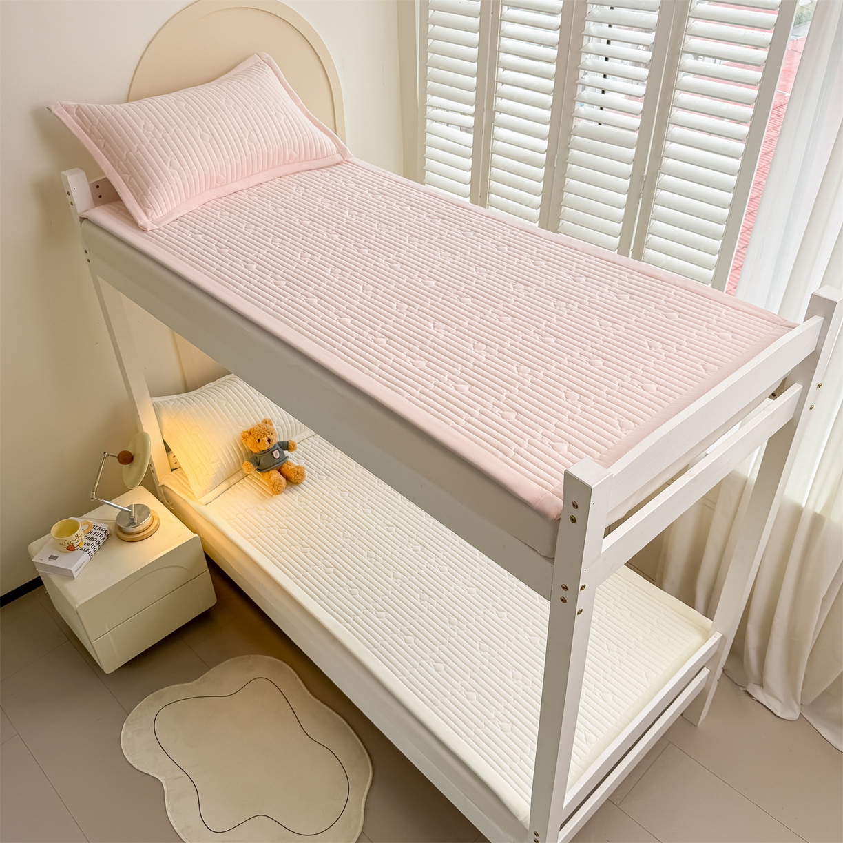 91家纺网 家纺一手货源 找家纺 雯豆家纺 2025新款学生宿舍夹棉床褥薄垫子上下铺床单人床护垫 爱心熊-床褥款月光白