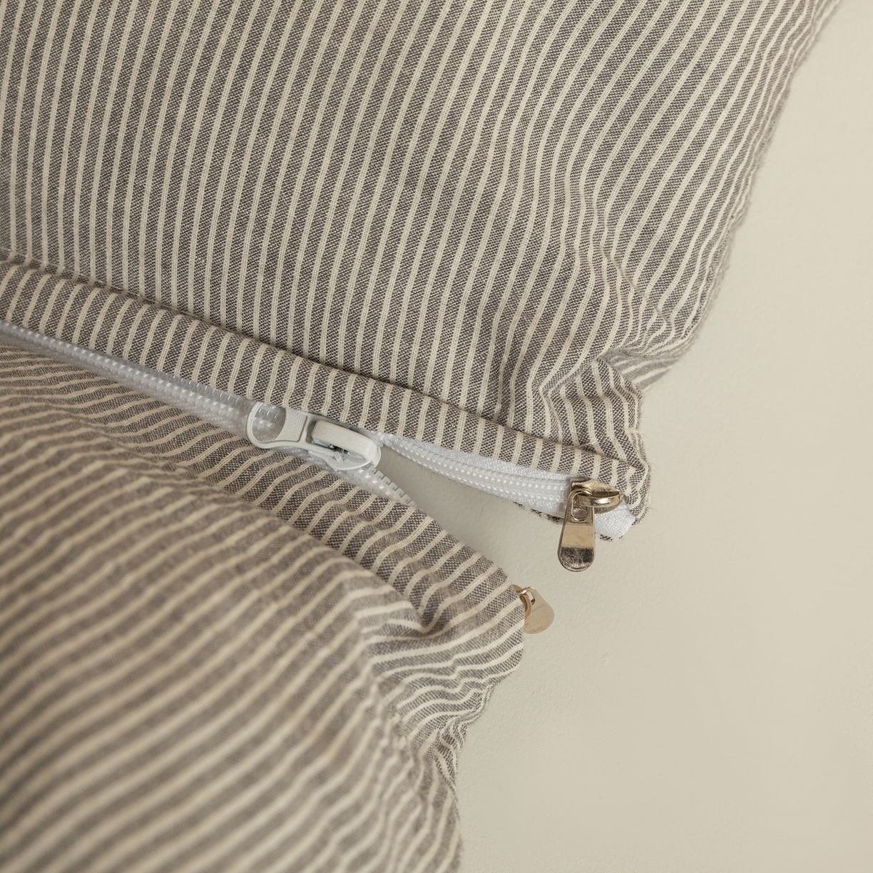 91家纺网 家纺一手货源 找家纺 芯奇想 2025新款KBX全棉二合一荞麦枕枕头枕芯 KBX全棉二合一荞麦枕灰条纹