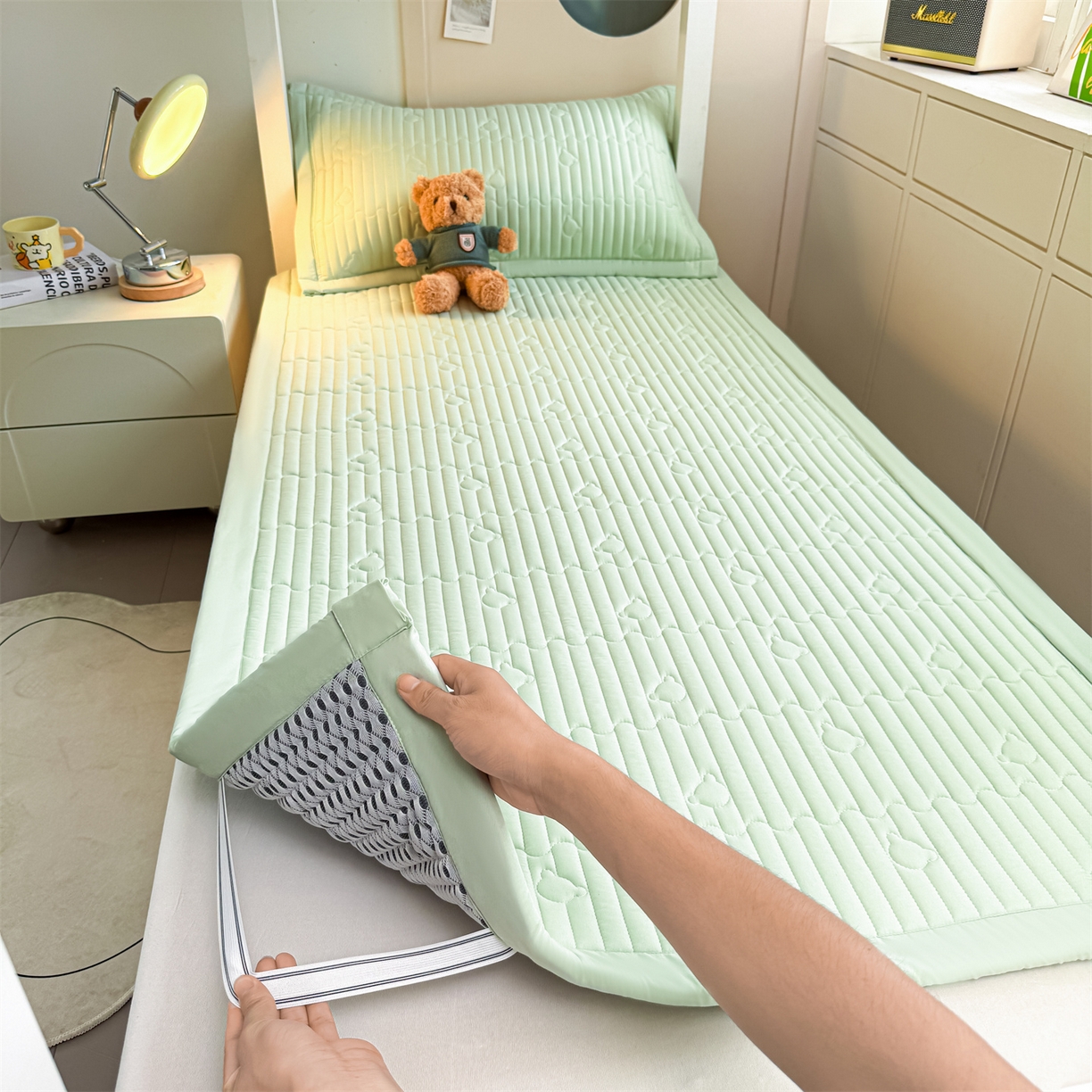 91家纺网 家纺一手货源 找家纺 雯豆家纺 2025新款学生宿舍夹棉床褥薄垫子上下铺床单人床护垫 爱心熊-床褥款清雅绿