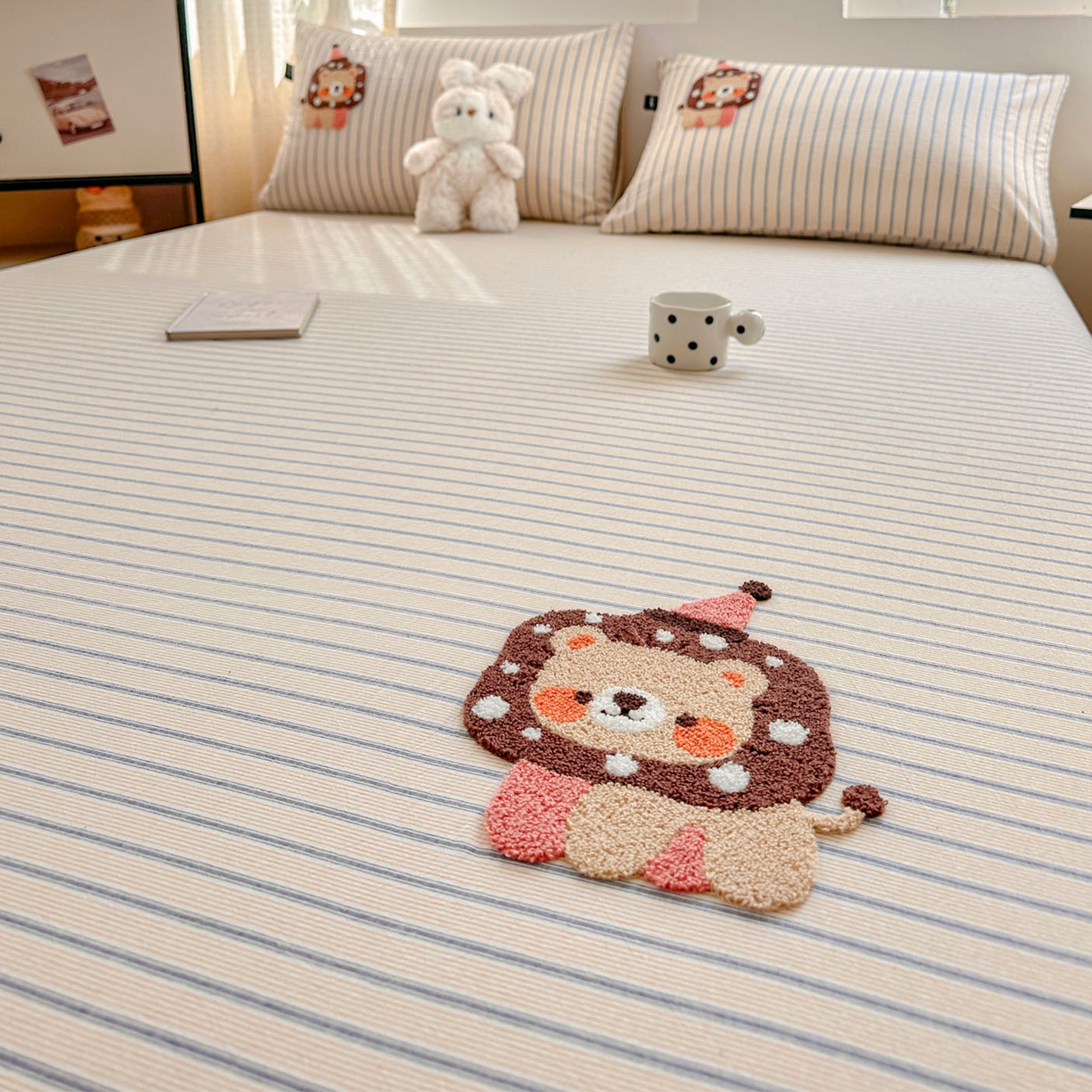 91家纺网 家纺一手货源 找家纺 乐美家纺 2025秋冬新款全棉色织水洗棉床笠三件套系列 奶萌狮