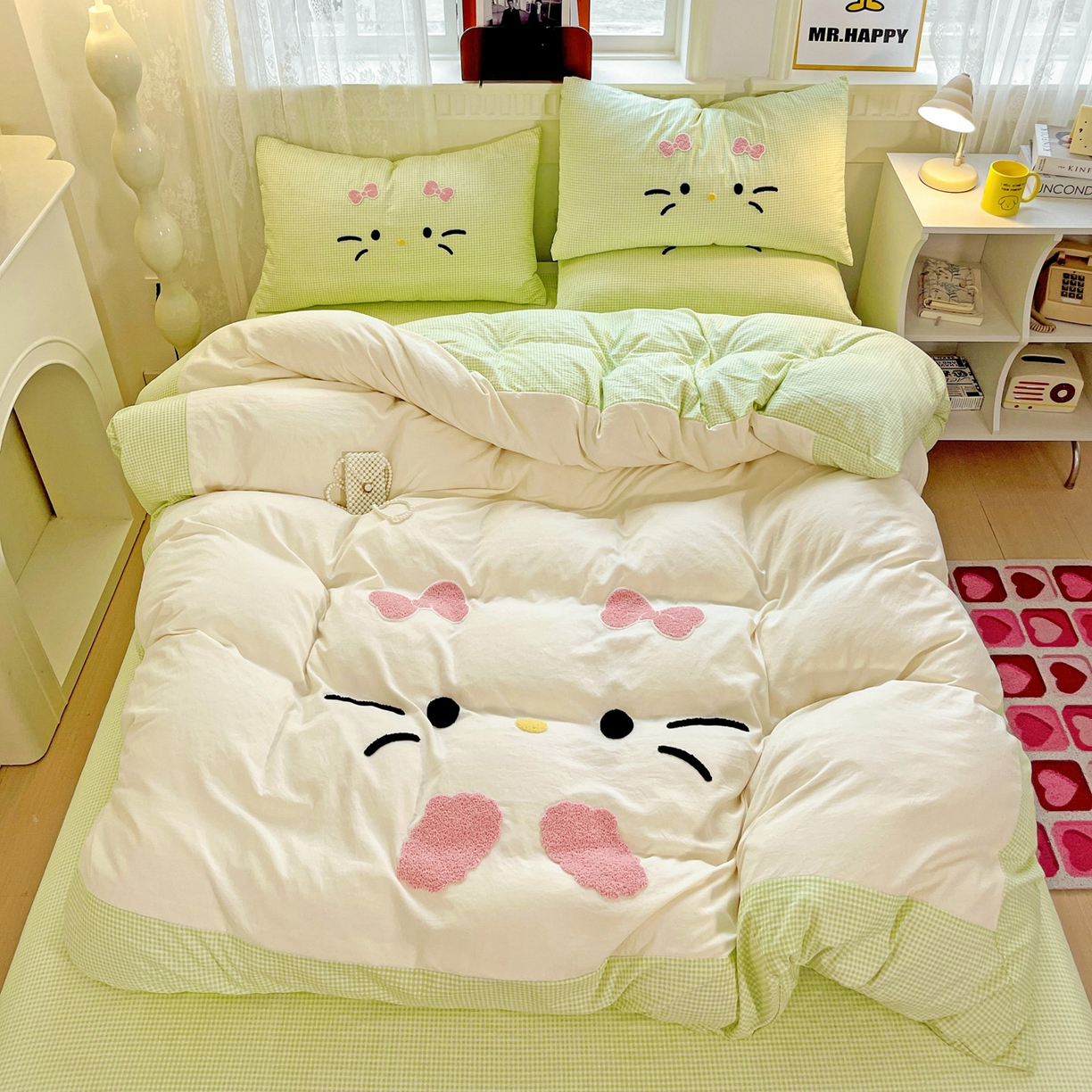 91家纺网 家纺一手货源 找家纺 富米莱（原臻工厂） 2025新款云朵棉水洗棉毛巾绣拼角工艺四件套 快乐猫咪-绿格