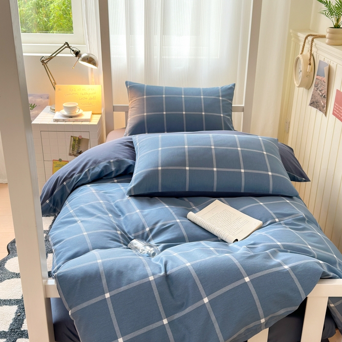 91家纺网 家纺一手货源 找家纺 曼之夏 2025新款全棉拼色纯色宿舍学生三件套 蓝格