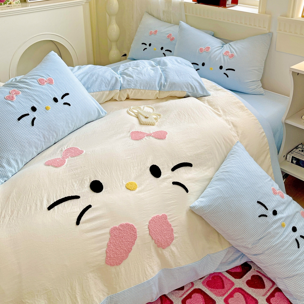 91家纺网 家纺一手货源 找家纺 富米莱（原臻工厂） 2025新款云朵棉水洗棉毛巾绣拼角工艺四件套 快乐猫咪-蓝格