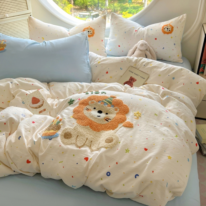 91家纺网 家纺一手货源 找家纺 百寐 2025新款亲肤柔软水洗棉卡通可爱学生季宿舍床三四件套非全棉毛巾绣 星空狮子