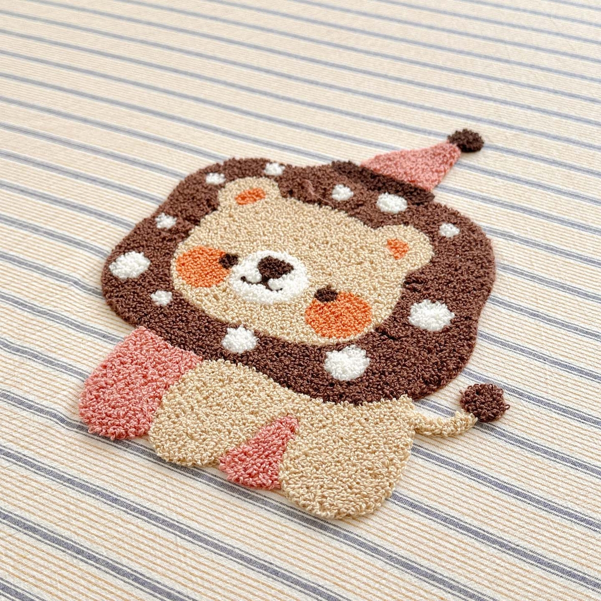 91家纺网 家纺一手货源 找家纺 乐美家纺 2025秋冬新款全棉色织水洗棉床笠三件套系列 奶萌狮