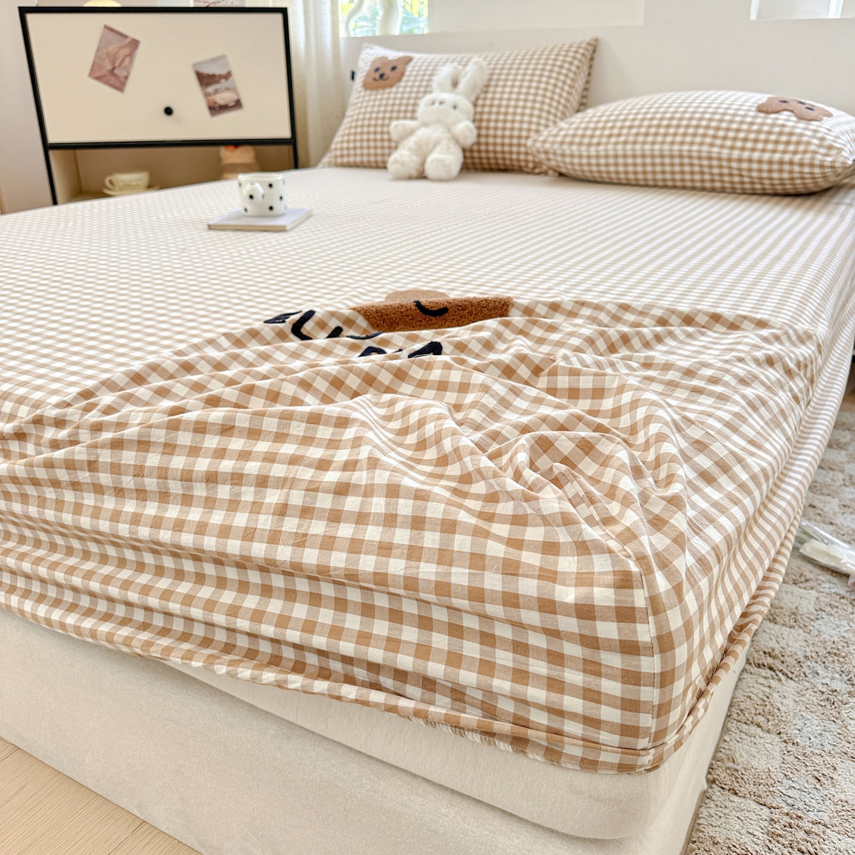 91家纺网 家纺一手货源 找家纺 乐美家纺 2025秋冬新款全棉色织水洗棉床笠三件套系列 小棕熊