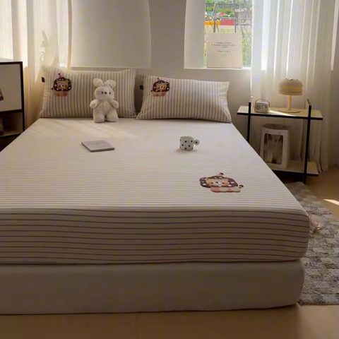 91家纺网 家纺一手货源 找家纺 乐美家纺 2025秋冬新款全棉色织水洗棉床笠三件套系列 奶萌狮