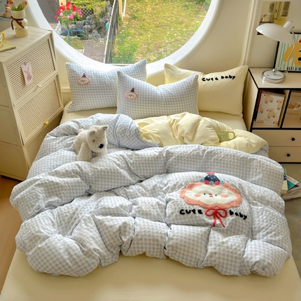 百寐 2025新款亲肤柔软水洗棉卡通可爱学生季宿舍床三四件套非全棉毛巾绣 蓝格云朵