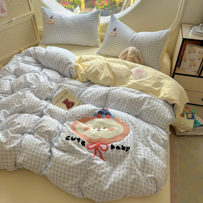 91家纺网 家纺一手货源 找家纺 百寐 2025新款亲肤柔软水洗棉卡通可爱学生季宿舍床三四件套非全棉毛巾绣 蓝格云朵