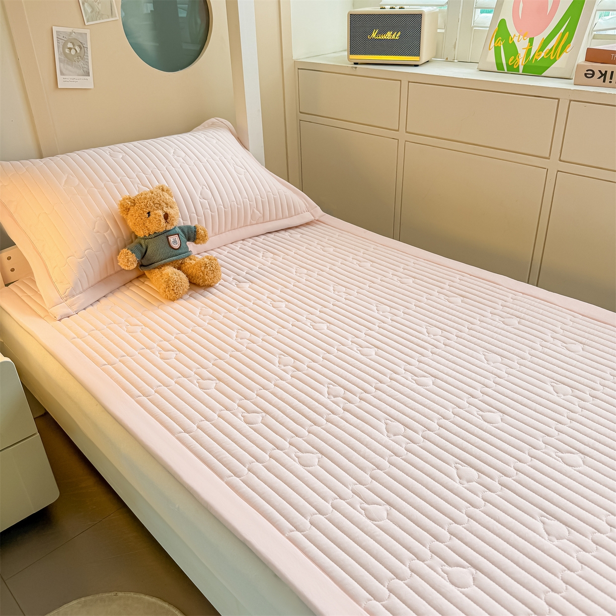 91家纺网 家纺一手货源 找家纺 雯豆家纺 2025新款学生宿舍夹棉床褥薄垫子上下铺床单人床护垫 爱心熊-床褥款密合粉