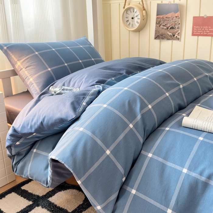 91家纺网 家纺一手货源 找家纺 曼之夏 2025新款全棉拼色纯色宿舍学生三件套 蓝格