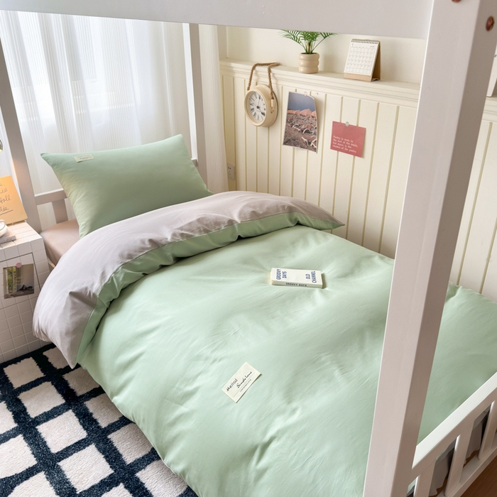 91家纺网 家纺一手货源 找家纺 曼之夏 2025新款全棉拼色纯色宿舍学生三件套 浅绿+米灰