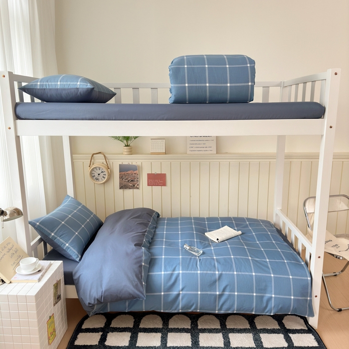 91家纺网 家纺一手货源 找家纺 曼之夏 2025新款全棉拼色纯色宿舍学生三件套 蓝格