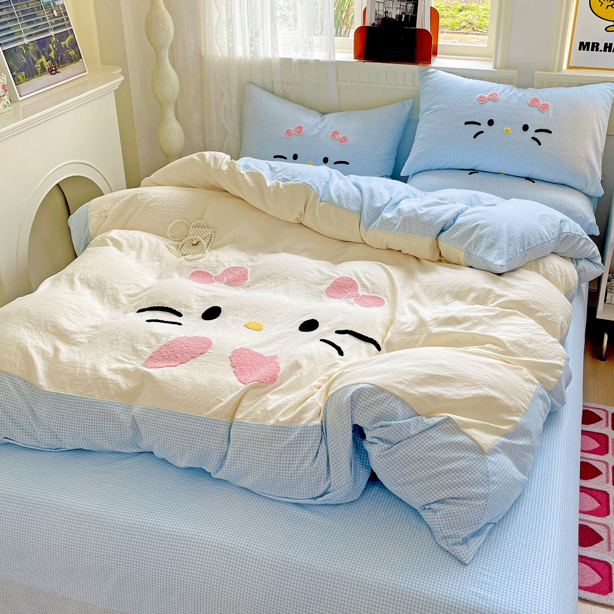 91家纺网 家纺一手货源 找家纺 富米莱（原臻工厂） 2025新款云朵棉水洗棉毛巾绣拼角工艺四件套 快乐猫咪-蓝格