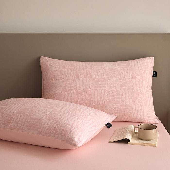 91家纺网 家纺一手货源 找家纺 乐美家纺 2025秋冬新款三层纱大提花系列四件套 梦境之翼-粉