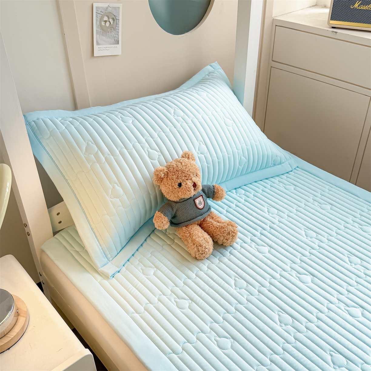 91家纺网 家纺一手货源 找家纺 雯豆家纺 2025新款学生宿舍夹棉床褥薄垫子上下铺床单人床护垫 爱心熊-床褥款淡水蓝