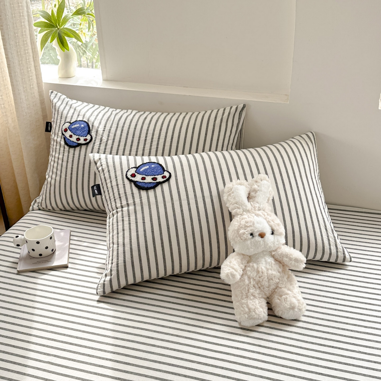 91家纺网 家纺一手货源 找家纺 乐美家纺 2025秋冬新款全棉色织水洗棉床笠三件套系列 宇宙星球