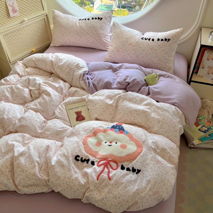 91家纺网 家纺一手货源 找家纺 百寐 2025新款亲肤柔软水洗棉卡通可爱学生季宿舍床三四件套非全棉毛巾绣 碎花云朵