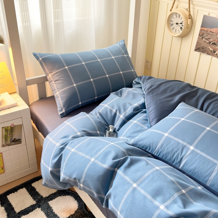 91家纺网 家纺一手货源 找家纺 曼之夏 2025新款全棉拼色纯色宿舍学生三件套 蓝格