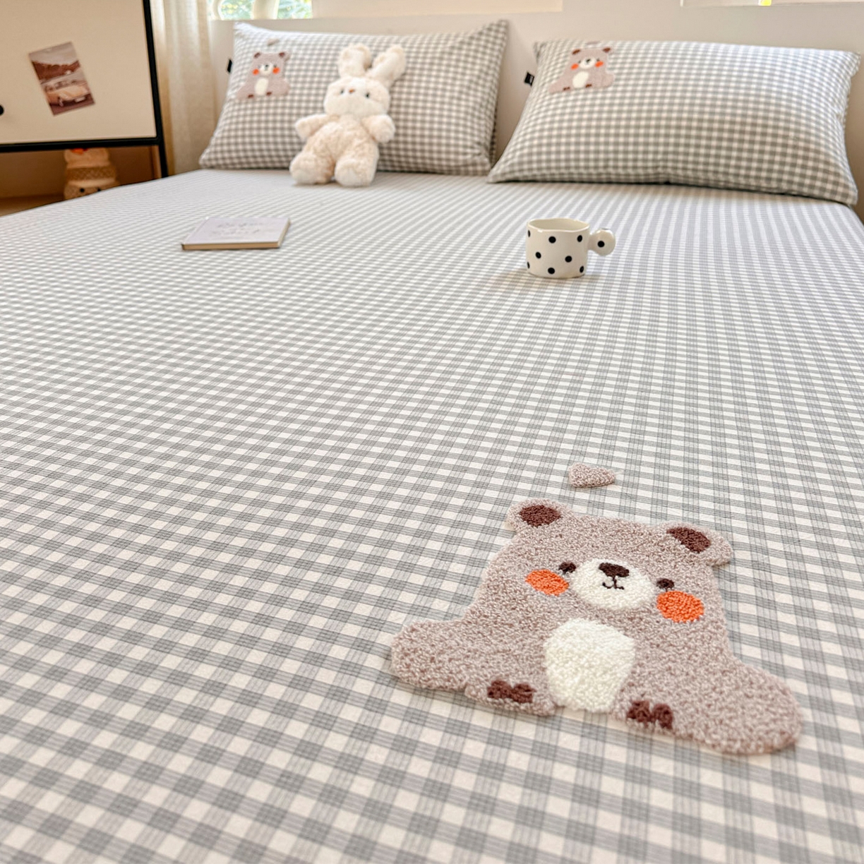 91家纺网 家纺一手货源 找家纺 乐美家纺 2025秋冬新款全棉色织水洗棉床笠三件套系列 熊嘟嘟